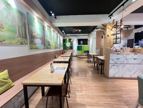 森林小徑健行店用餐環境