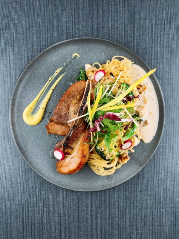 森林小徑文心店享受美食